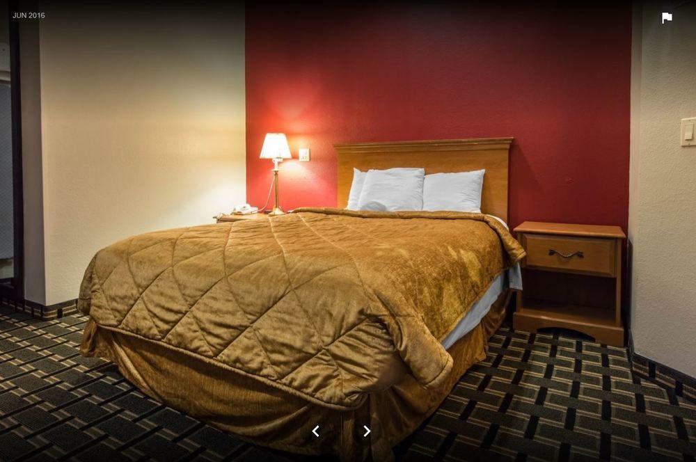 Econo Lodge Inn & Suites Peoria Illinois Eksteriør bilde