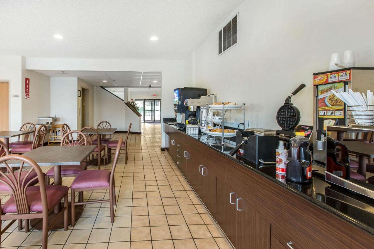 Econo Lodge Inn & Suites Peoria Illinois Eksteriør bilde