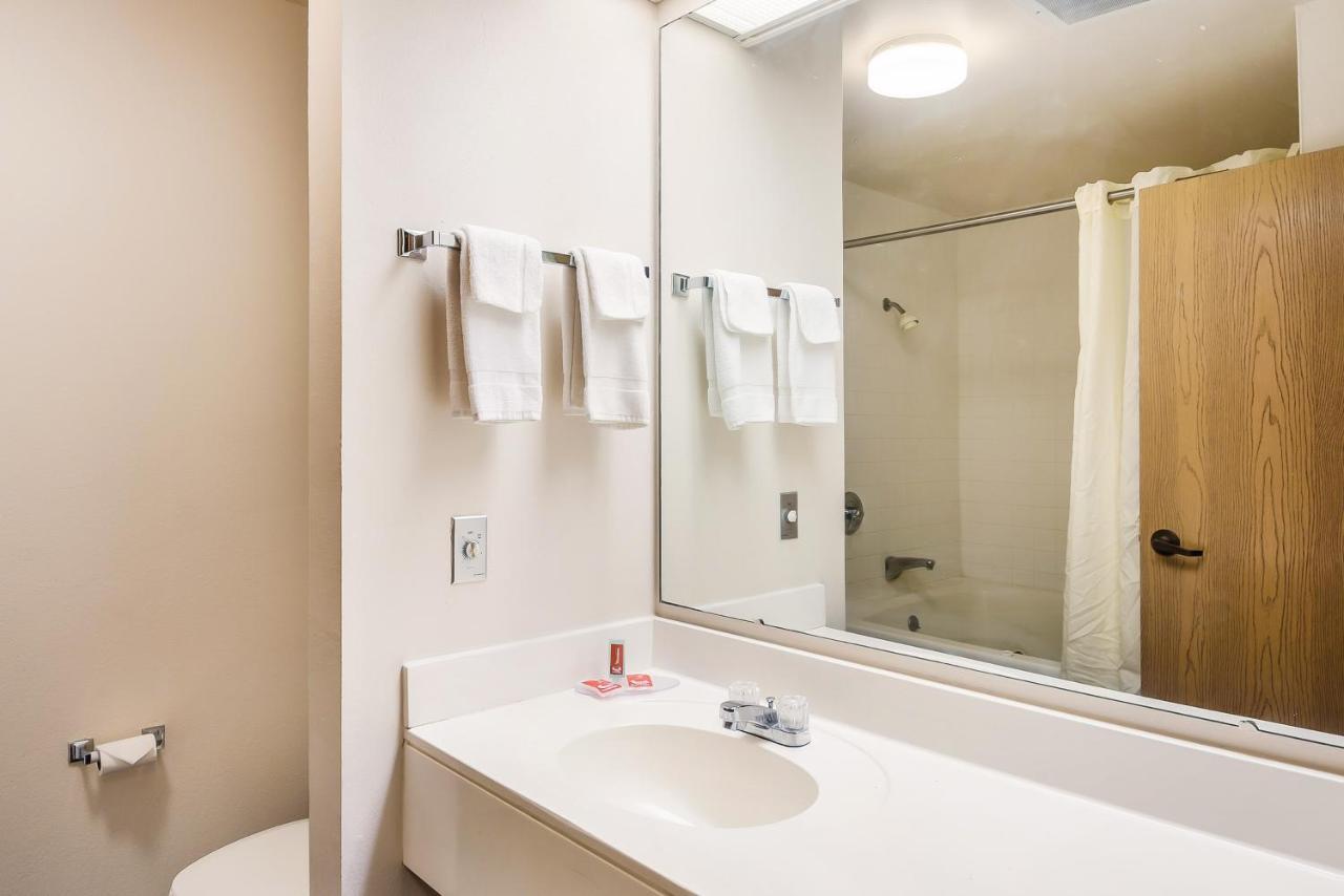 Econo Lodge Inn & Suites Peoria Illinois Eksteriør bilde