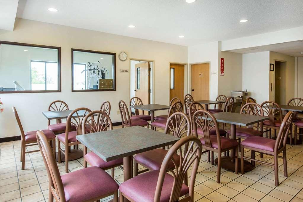 Econo Lodge Inn & Suites Peoria Illinois Restaurant bilde