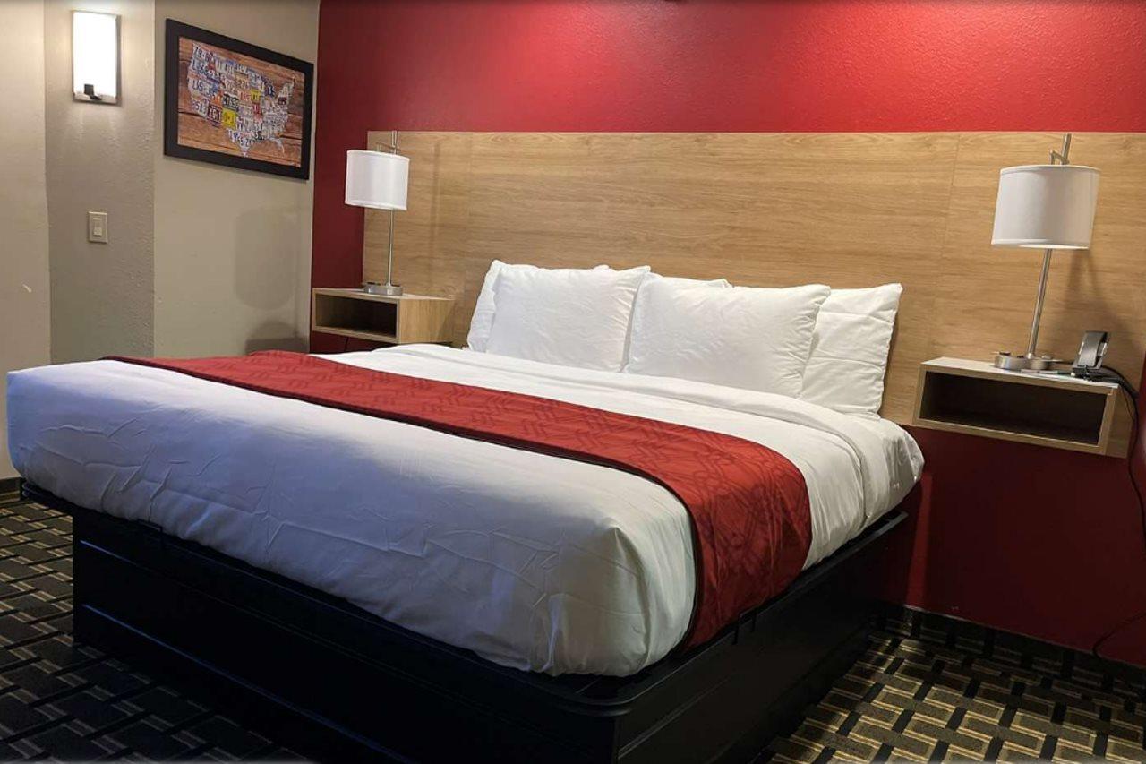 Econo Lodge Inn & Suites Peoria Illinois Eksteriør bilde