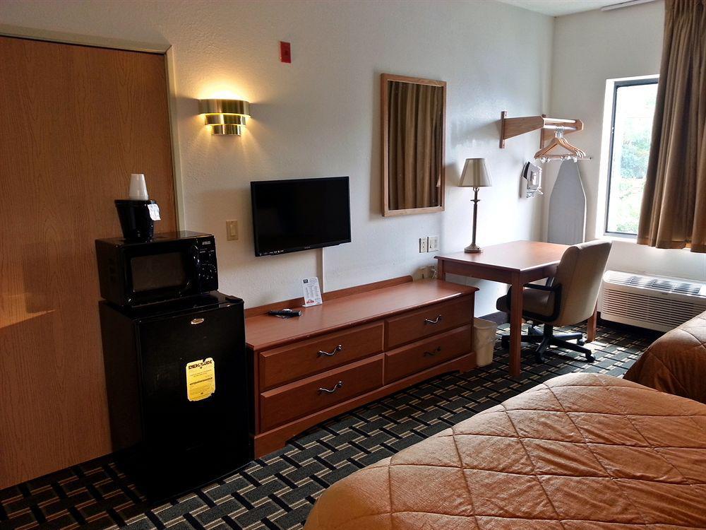 Econo Lodge Inn & Suites Peoria Illinois Eksteriør bilde